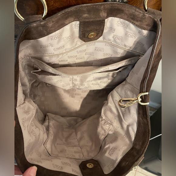 Gorgeous Michael Kors Suede Purse. Pics do NOT do it justice. Perfect for fall!! - Picture 5 of 7